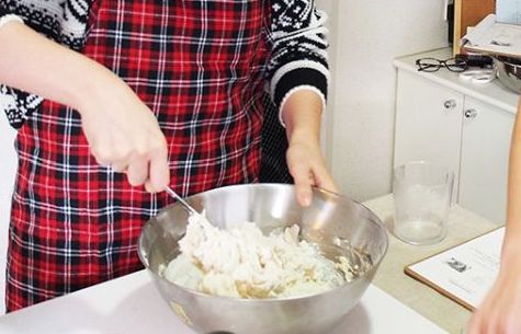 材料を混ぜる様子