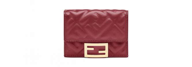 マイクロ 三つ折り財布　79,200円（税込）／FENDI（フェンディ）