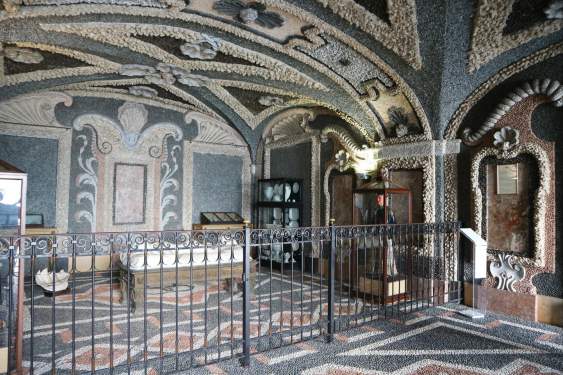 Le grotte di Palazzo Borromeo（ボッロメオ宮殿の洞窟風装飾）