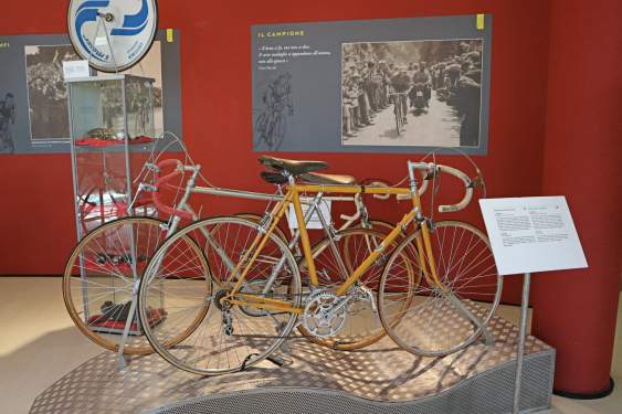 バルタリが使用していた黄色い自転車