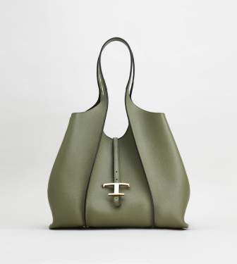 T タイムレス ショッピングバッグ　ミディアム　W34×H29×D14cm　198,000円／TOD’S（トッズ）※各サイズ全4色展開、取り外し可能なレザーポーチ付き。