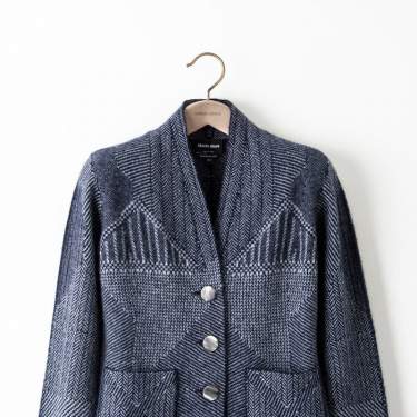 ニットジャケット　385,000円（税込）／Giorgio Armani（ジョルジオ アルマーニ）