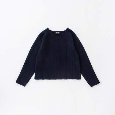 ニット　各188,100円（税込）／以上すべてGiorgio Armani（ジョルジオ アルマーニ）