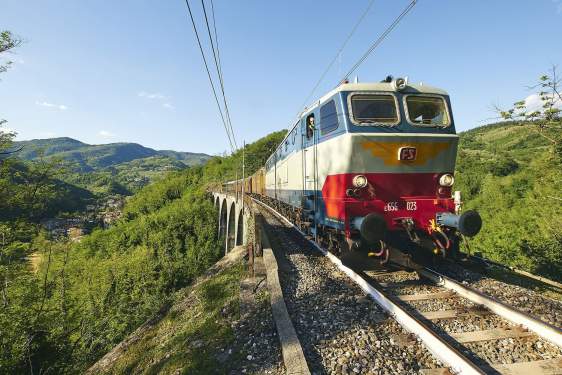 イタリアでレトロな観光列車の旅はいかが？トスカーナのポッレッターナ・エキスプレス