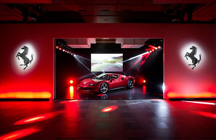 フェラーリのPHVモデル296GTBがディーノ以来のV6エンジンで日本上陸