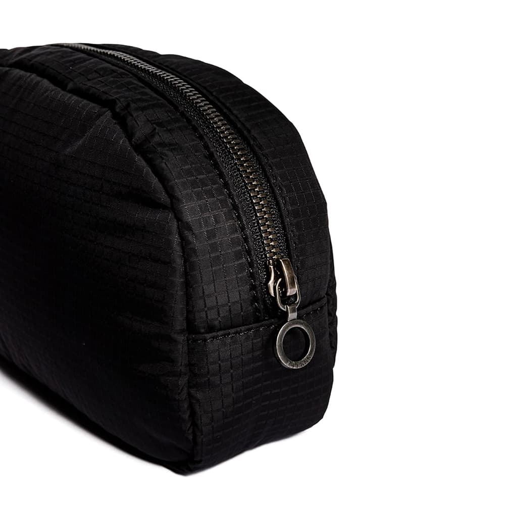 BEAUTY POUCH　H120mm×W200mm×D60mm　33,000円（税込）／TATRAS（タトラス）