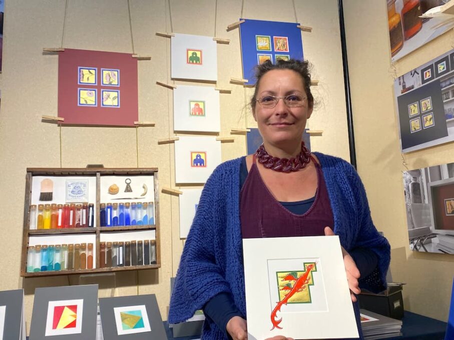 中世に普及した絵付き写本の挿絵「ミニアトゥーラ」の技法を伝承する画家ヴェロニカ・バルツァーニさん
