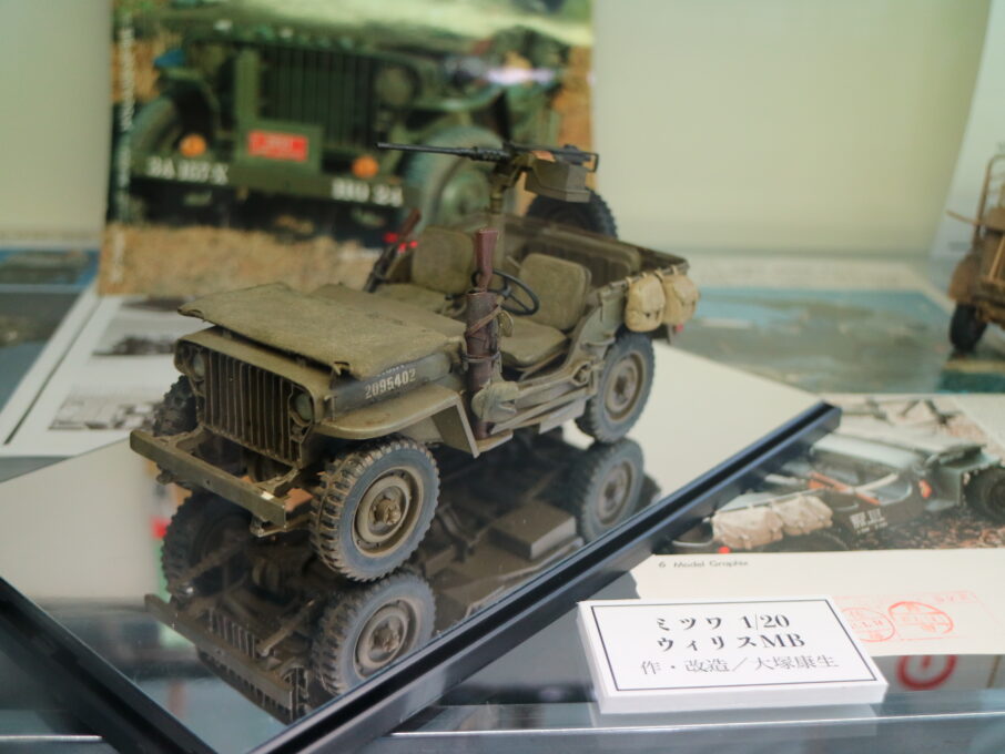 大塚康生展の展示風景。趣味のプラモデルの展示コーナー