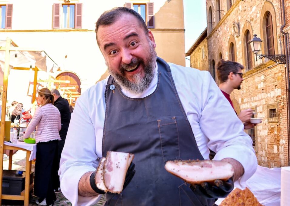 自家製のゴータ・コッタを手に満面の笑顔を見せてくれたシェフのブラーヴィさん