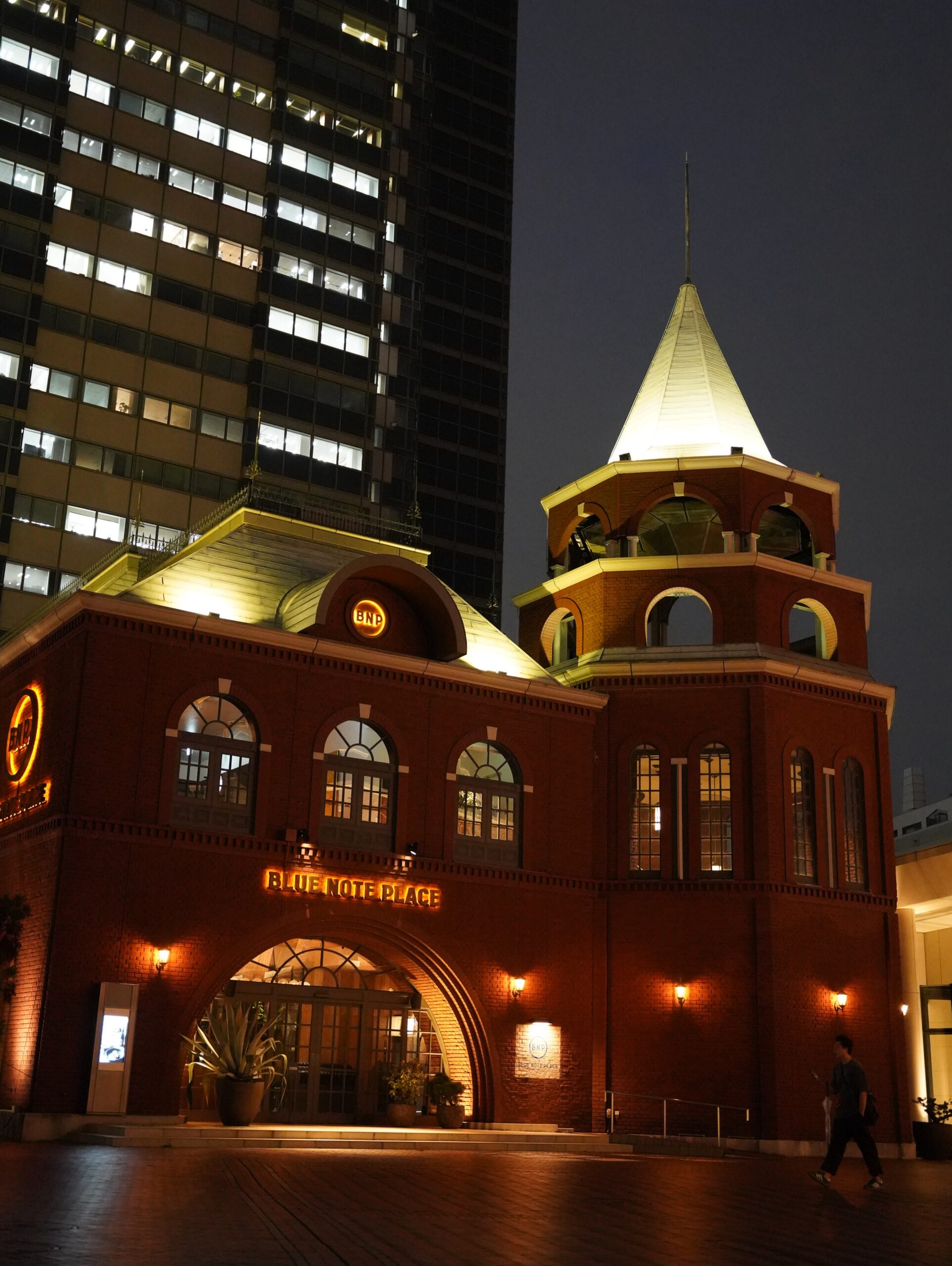  BLUENOTE PLACEの外観