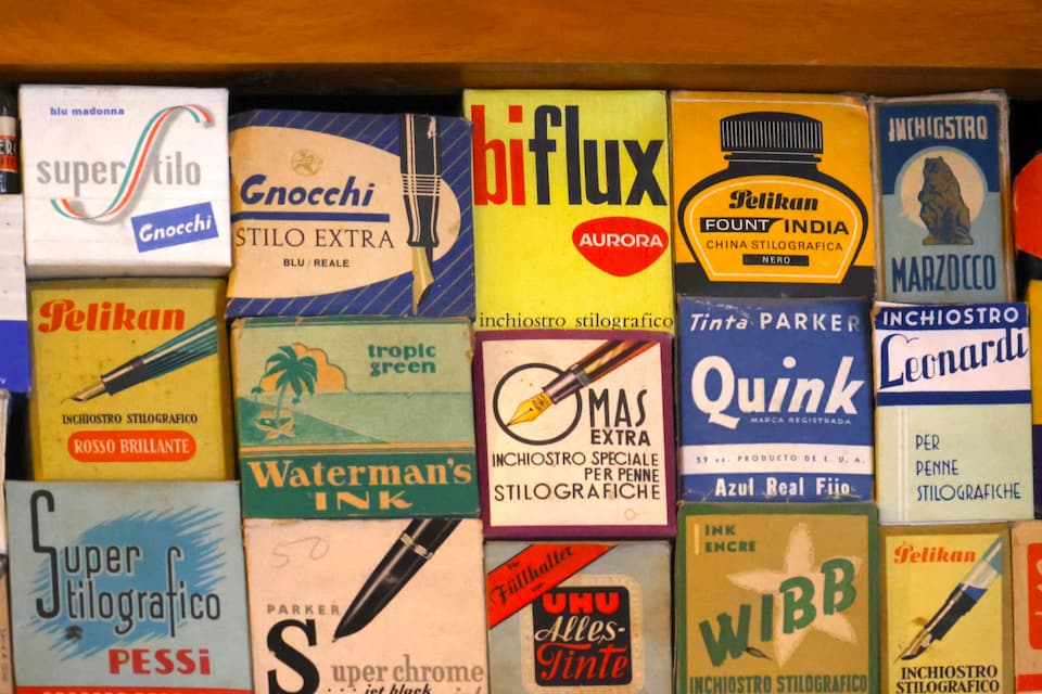 イタリアを代表する筆記具メーカー、アウロラや、かつてパドヴァに存在したペッシなどのインクも