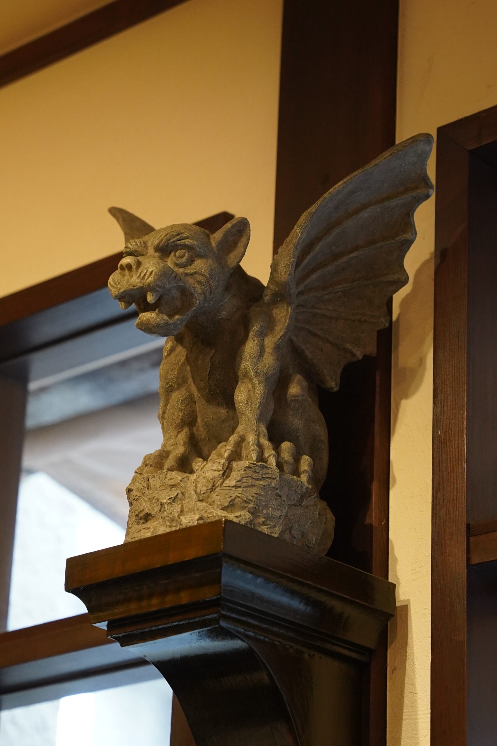 ガーゴイルの石像