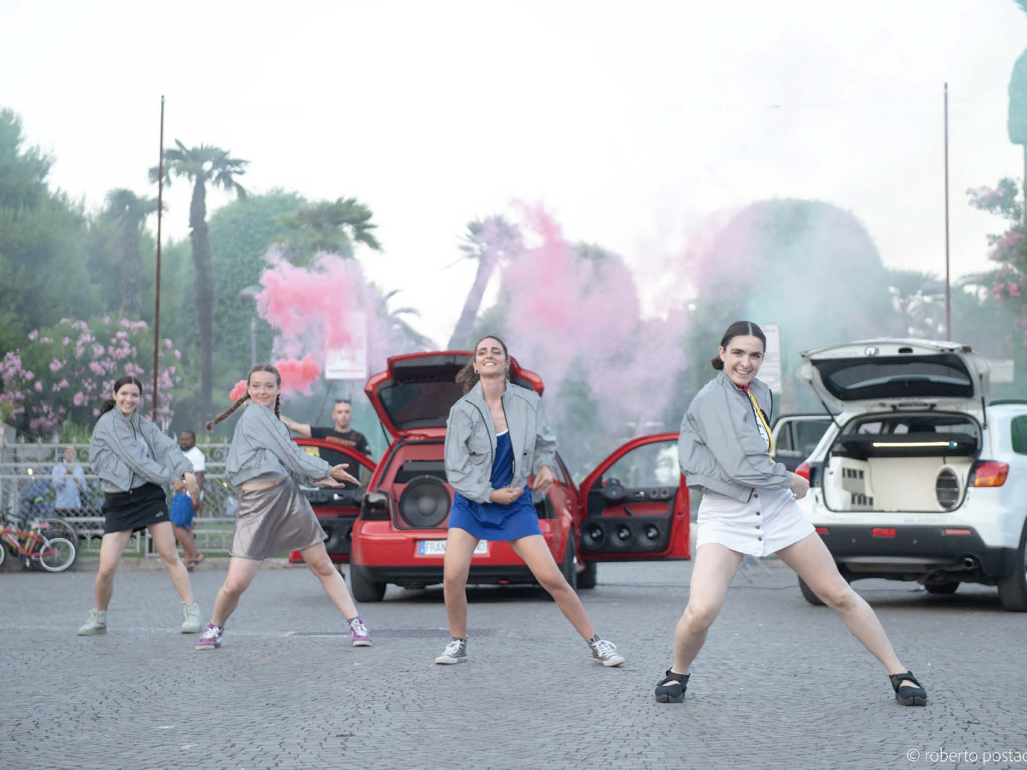 Parini Secondo『SPEEEDO』のシーン