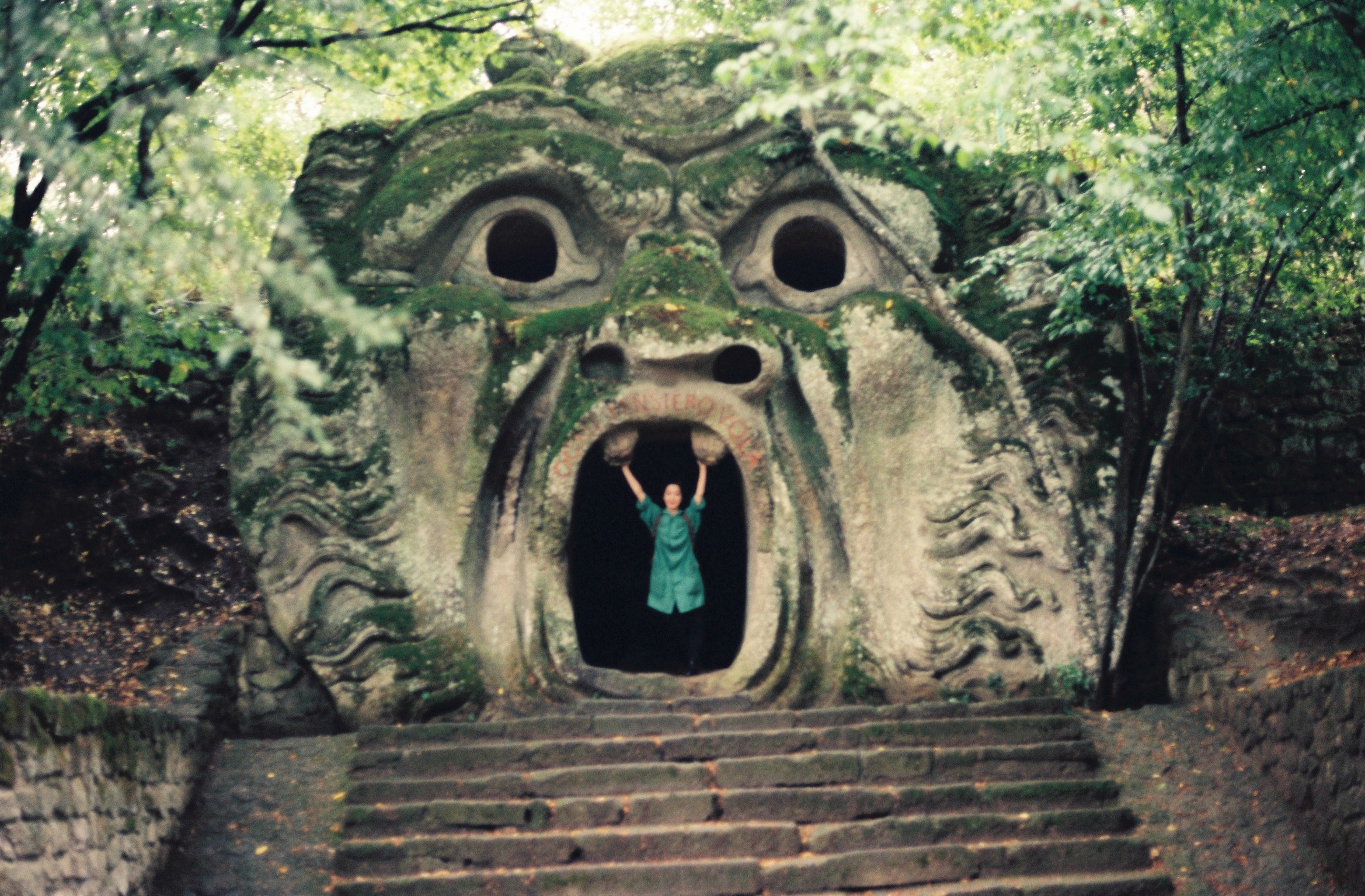 「地獄の口」と呼ばれる彫刻