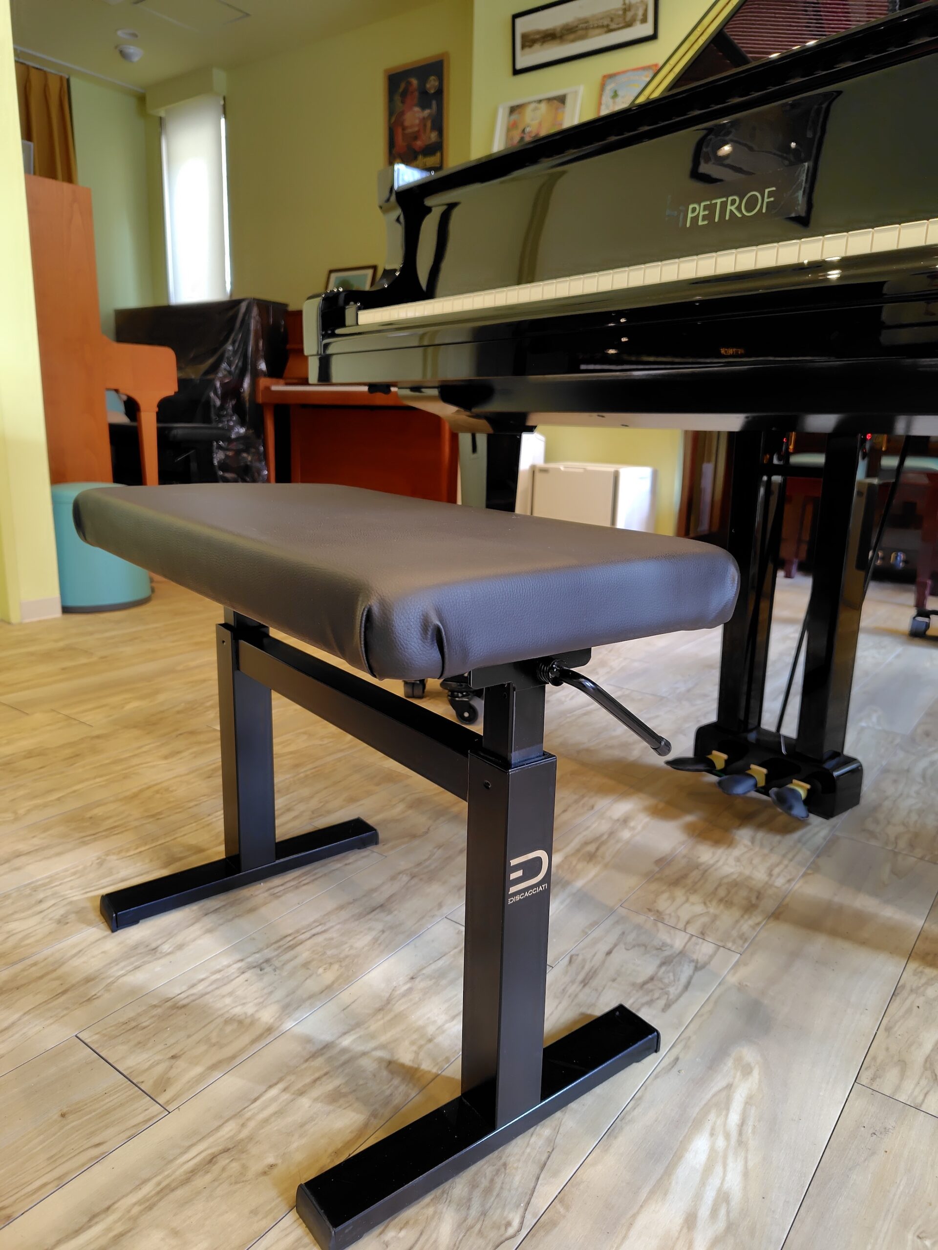 油圧式ピアノ椅子