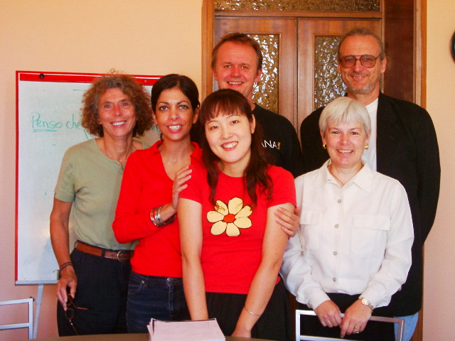 イタリアの家族と服部州恵さん