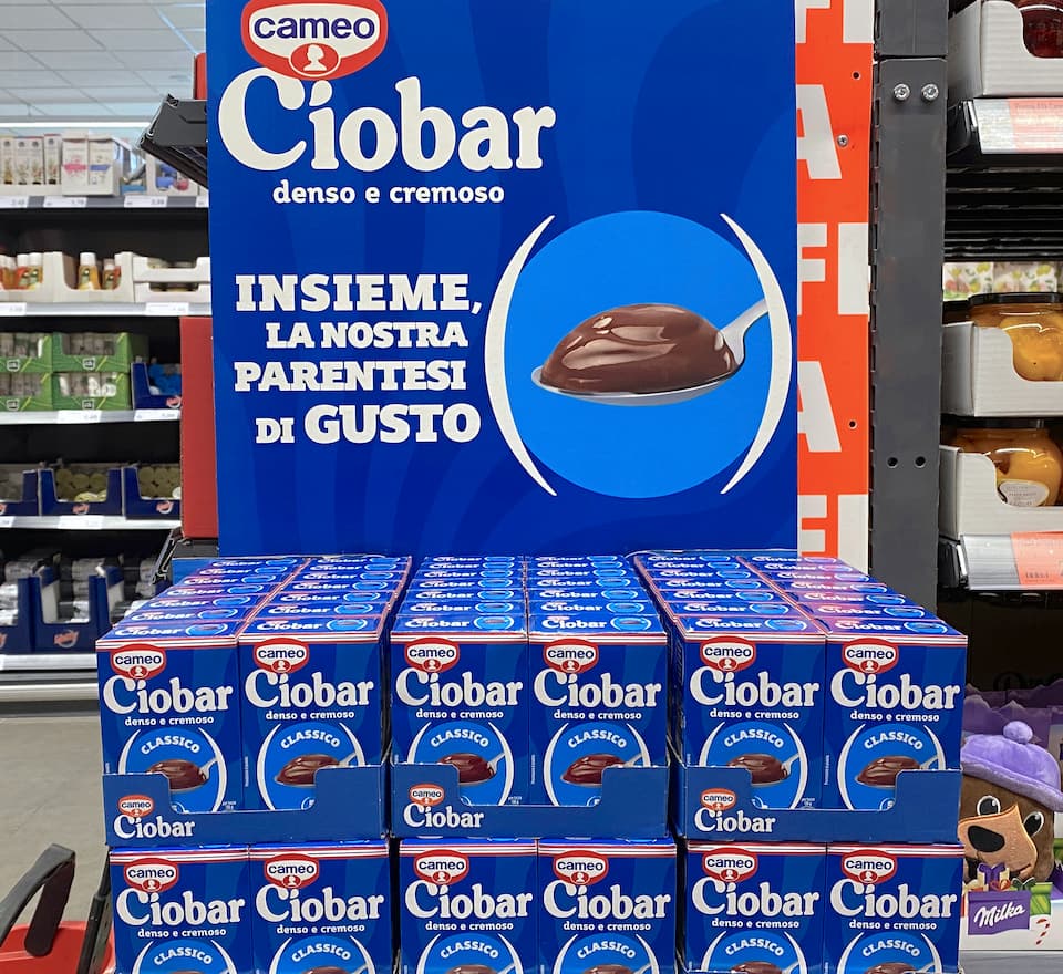 スーパーのPOP UPで売られているチョバール