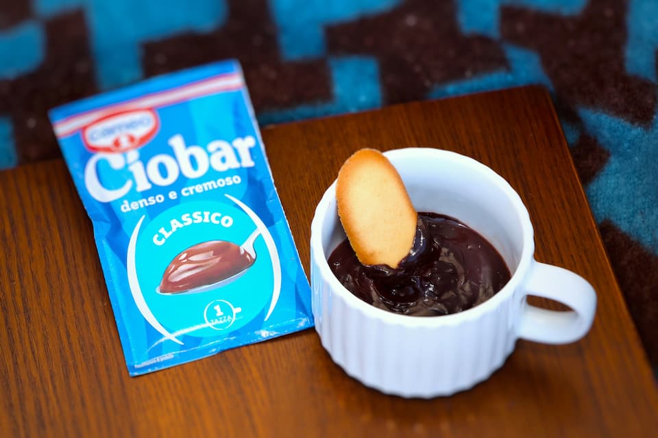 チョバールにひたしたクッキー