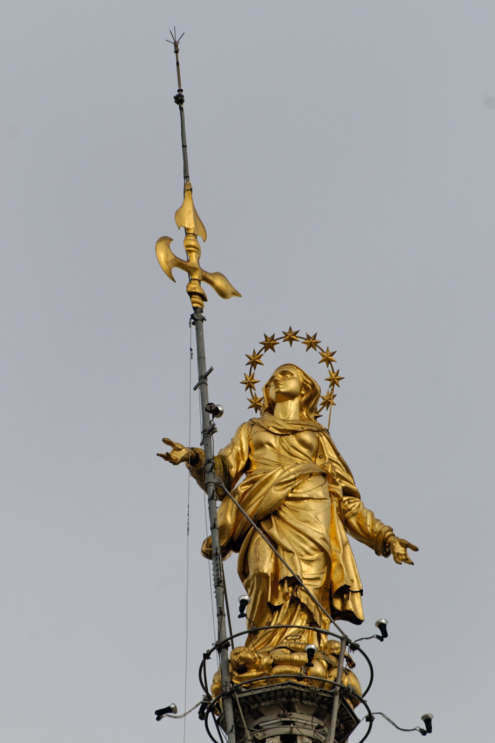 ドゥオモの天井にある女神像