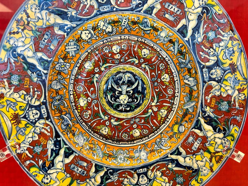 地元の名匠サルトリによる水盤