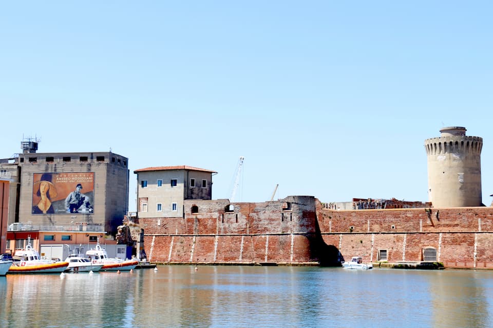 リヴォルノ港の入口、ヴェッキア要塞は