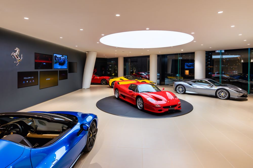 フェラーリが並んだショールーム