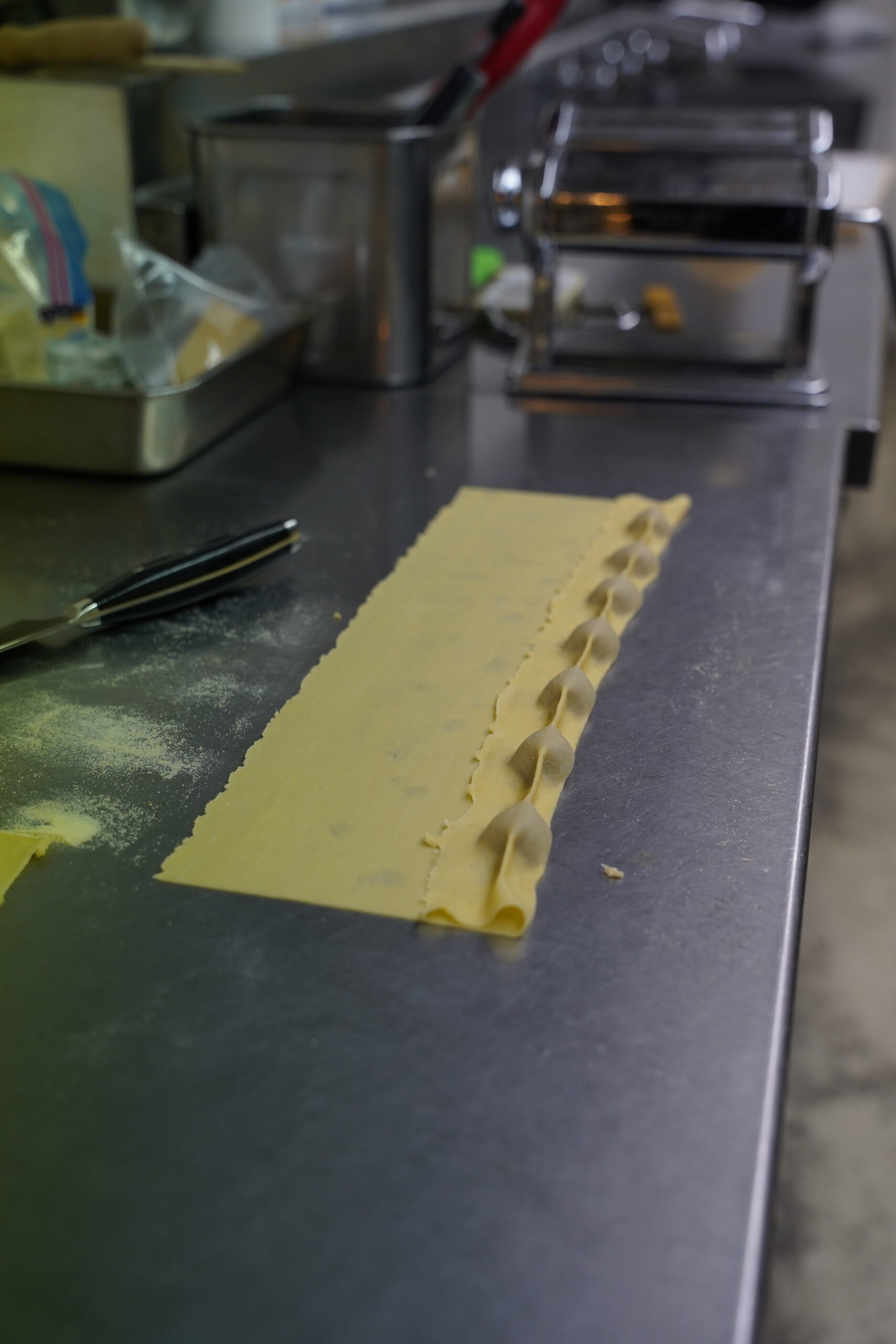 カットする前のアニョロッティ