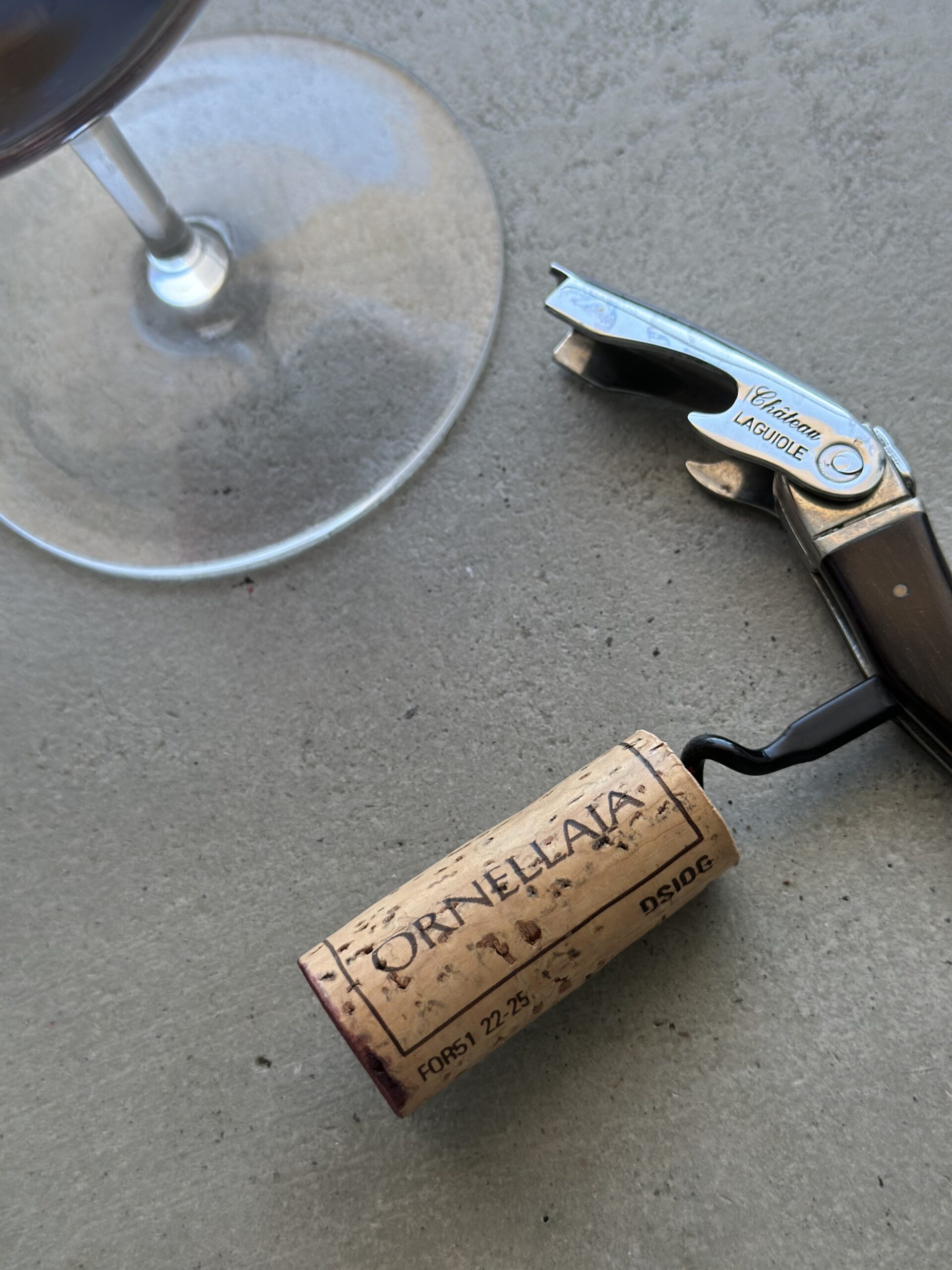 ワインコルクを抜いたイメージ写真