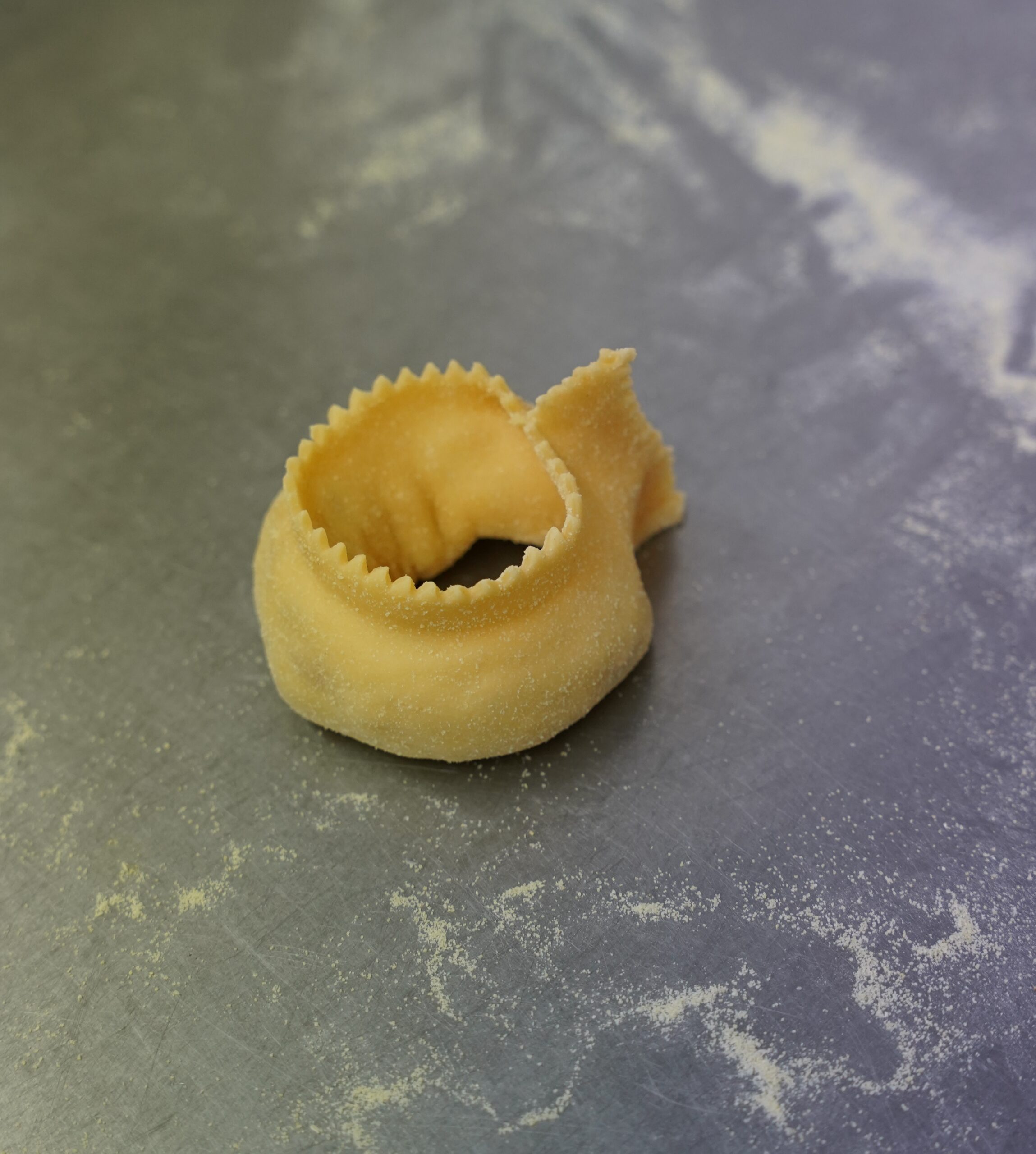 詰め物をして丸めたパッパルデッラ