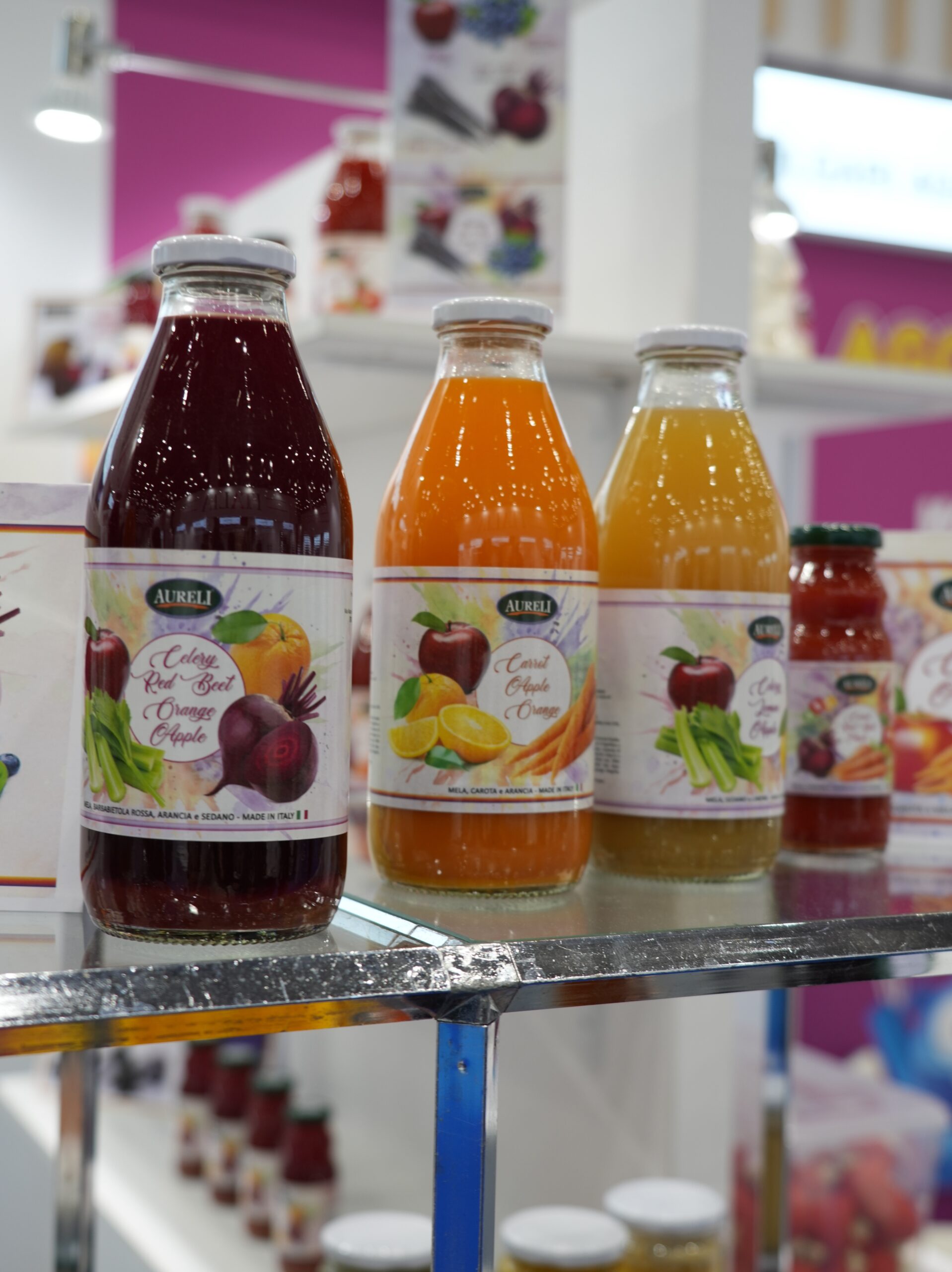 100%果汁ストレートジュースのボトル