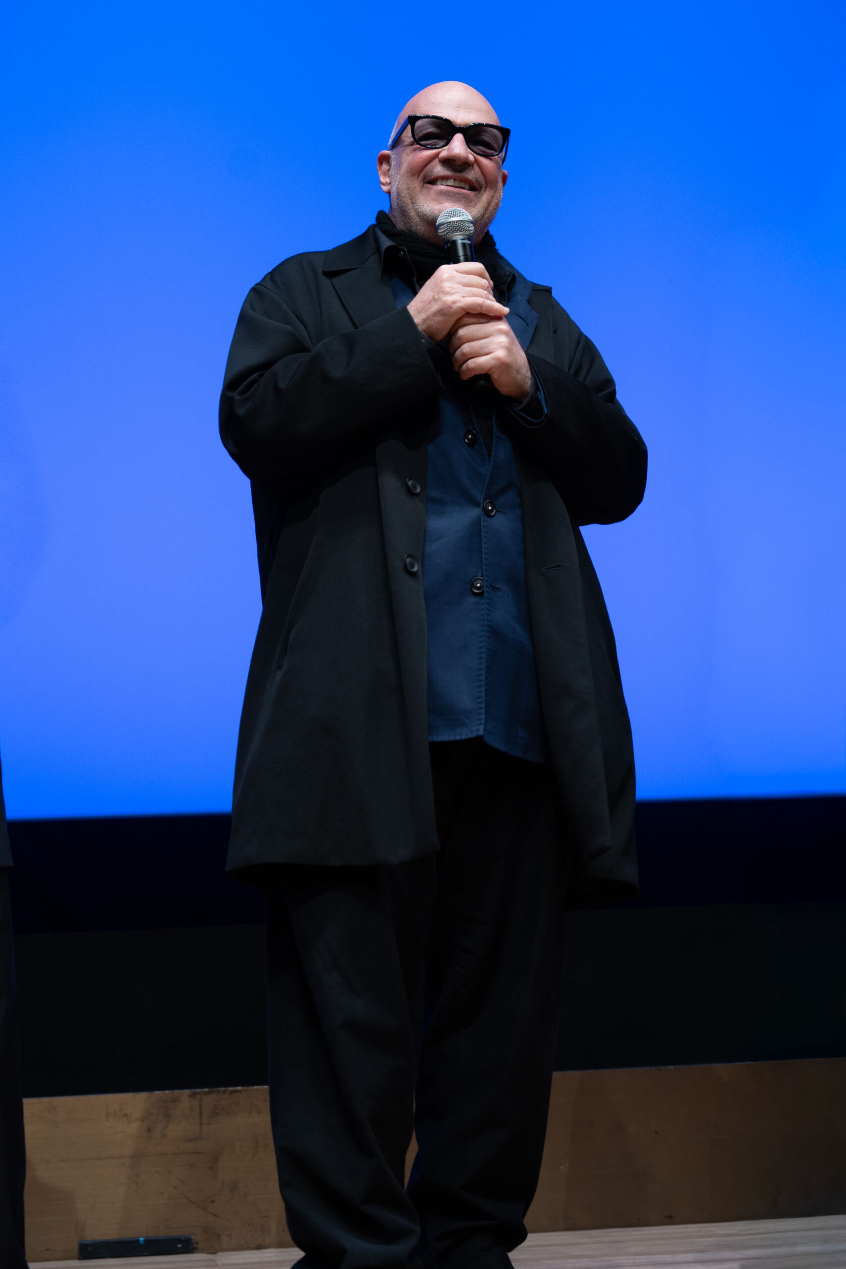 開会式でコメントするジャンフランコ・ロージ監督