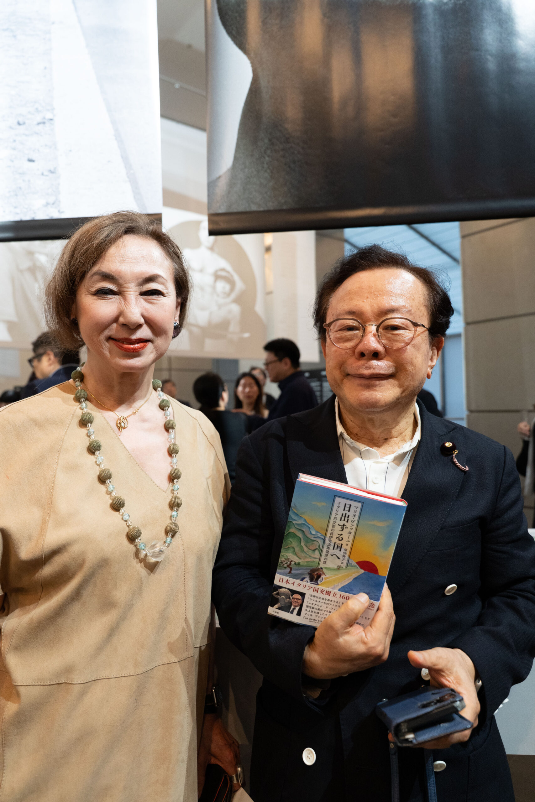 女優・画家の蜷川有紀氏と作家・政治家の猪瀬直樹氏