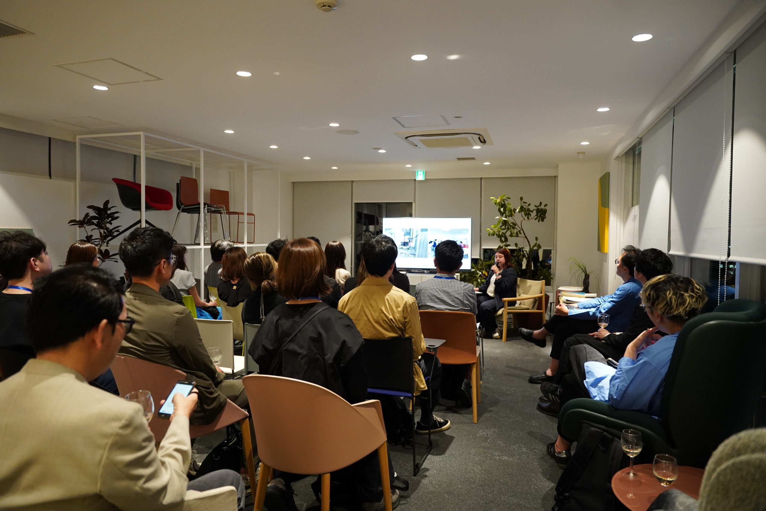 満席のゲストを迎えたarperのミラノサローネ報告会