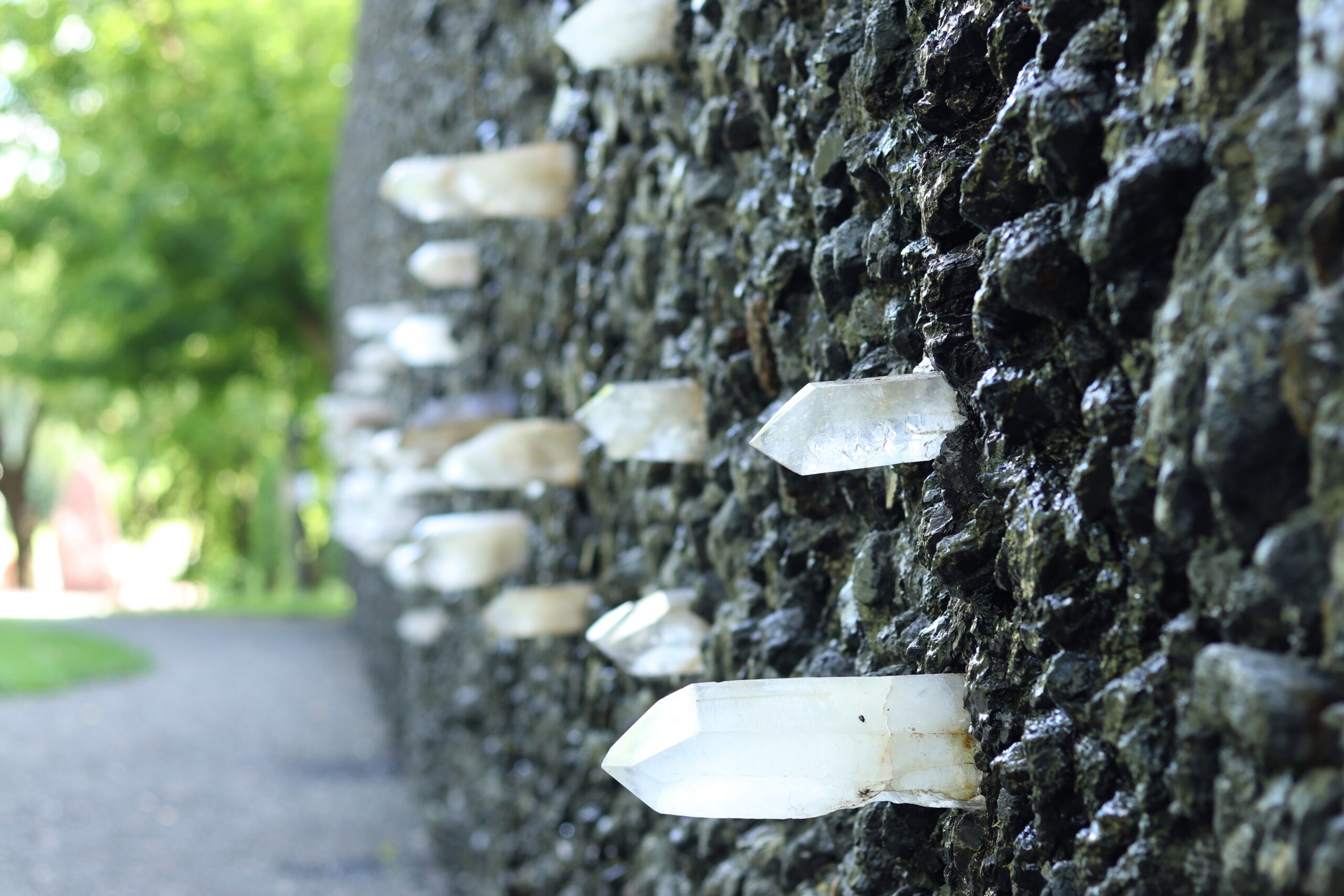 2025年キーウで展示されたCrystal Wailing Wall