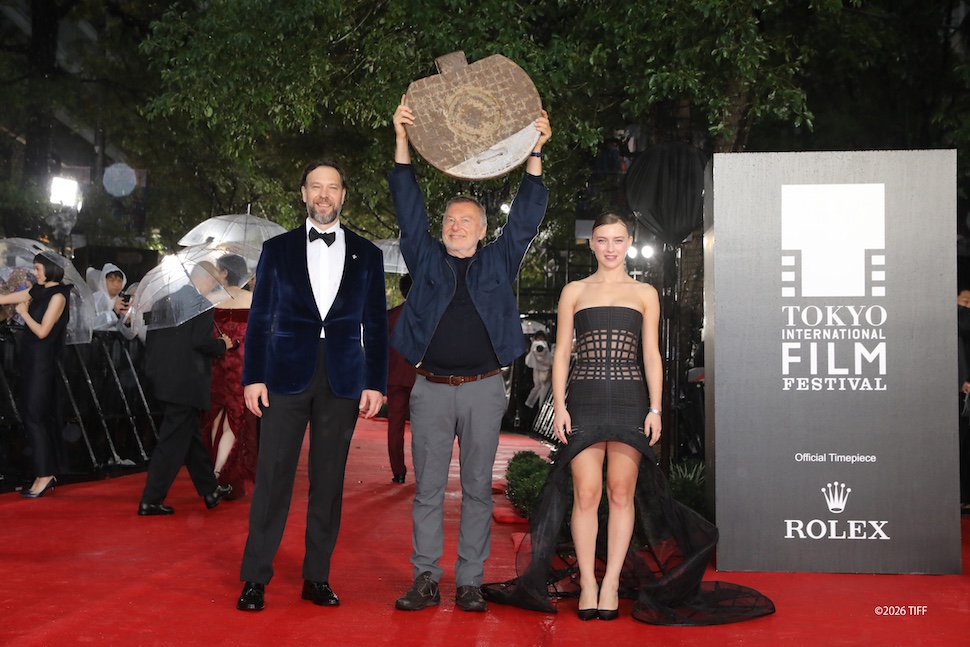 『妹兄とマンホールの蓋』俳優のフィリップ・トライコヴィッチ、ミルチョ・マンチェフスキ監督、俳優のサラ・クリモスカ