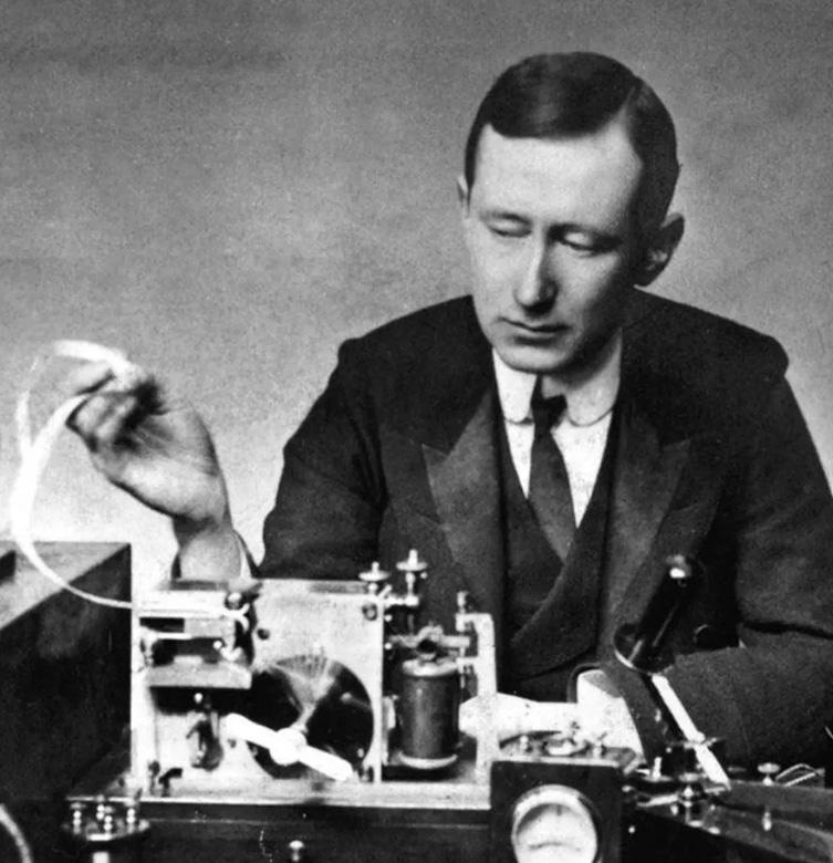 無線電信装置を発明したグリエルモ・マルコーニ
